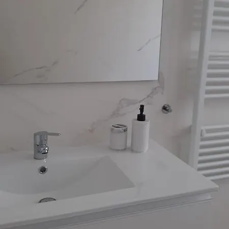 ホームステイ Guggenheim Center